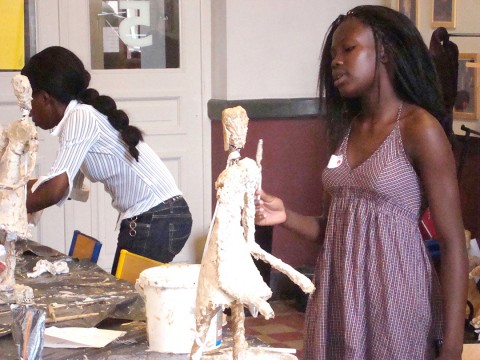 Stage d'initiation à la sculpture «Afrique vibrante», dirigé par Rhode Makoumbou et ouvert aux enfants