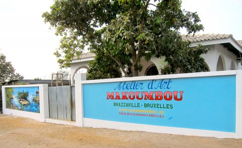 Mur d'enceinte de la maison de Rhode Makoumbou