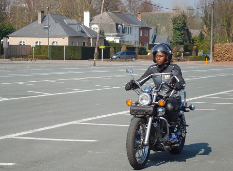 02 avril 2009 › Rhode Makoumbou commence une nouvelle aventure en moto !.