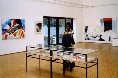 Rhode Makoumbou en visite à l'exposition du peintre belge Roger Somville