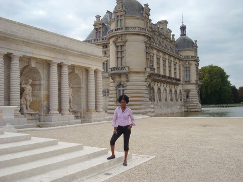 Rhode Makoumbou en visite au Château de Chantilly