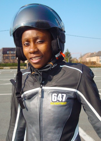 02 avril 2009 › Rhode Makoumbou prête pour le premier départ en moto !.