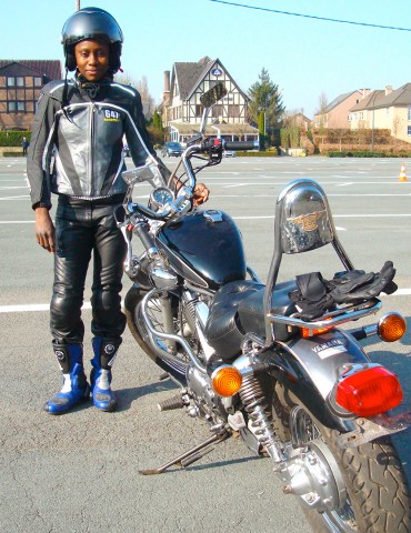 Un des grands rêves de Rhode Makoumbou enfin réalisé : faire de la moto !