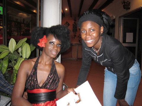 20 augustus 2010 › La cinéaste et actrice congolaise (vivant aux USA) Prisca Ouya et Rhode Makoumbou.