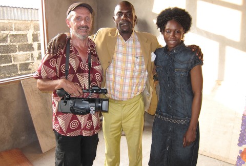 13 janvier 2010 › Marc Somville, le journaliste Christian Malonga («Femmes d'Afrique Magazine») et Rhode Makoumbou.
