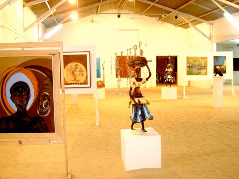10 mei 2008 › Sculptures de Rhode Makoumbou exposée au Village des Arts.