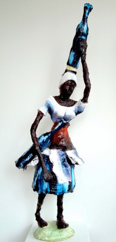 Rhode Makoumbou › Sculpture : «La porteuse d'eau (2)» (2008) • ID › 113