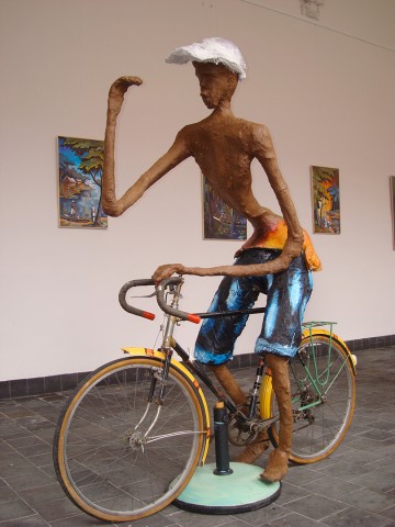 Rhode Makoumbou › Beeldhouwwerk: «Le coureur cycliste» • ID › 221