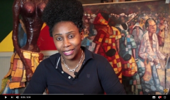 Bekijk de video “Rhode Makoumbou, l’artiste créatrice de la sculpture hommage à Patrice Lumumba à Bruxelles” op YouTube